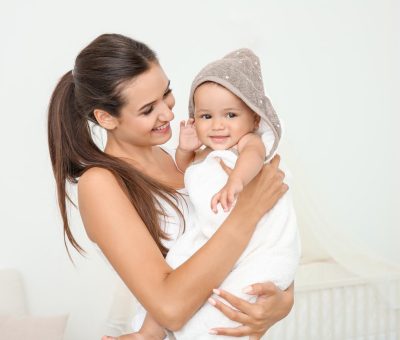 Quanto latte artificiale deve bere un neonato